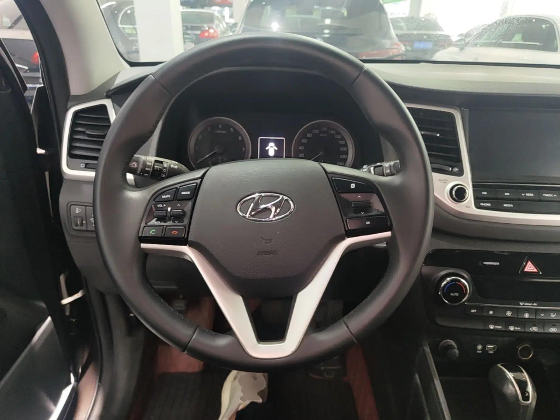 Hyundai Tucson 2015 1.6T Dual-Clutch Two-Wheel-Drive Smart Model — миниатюра 14