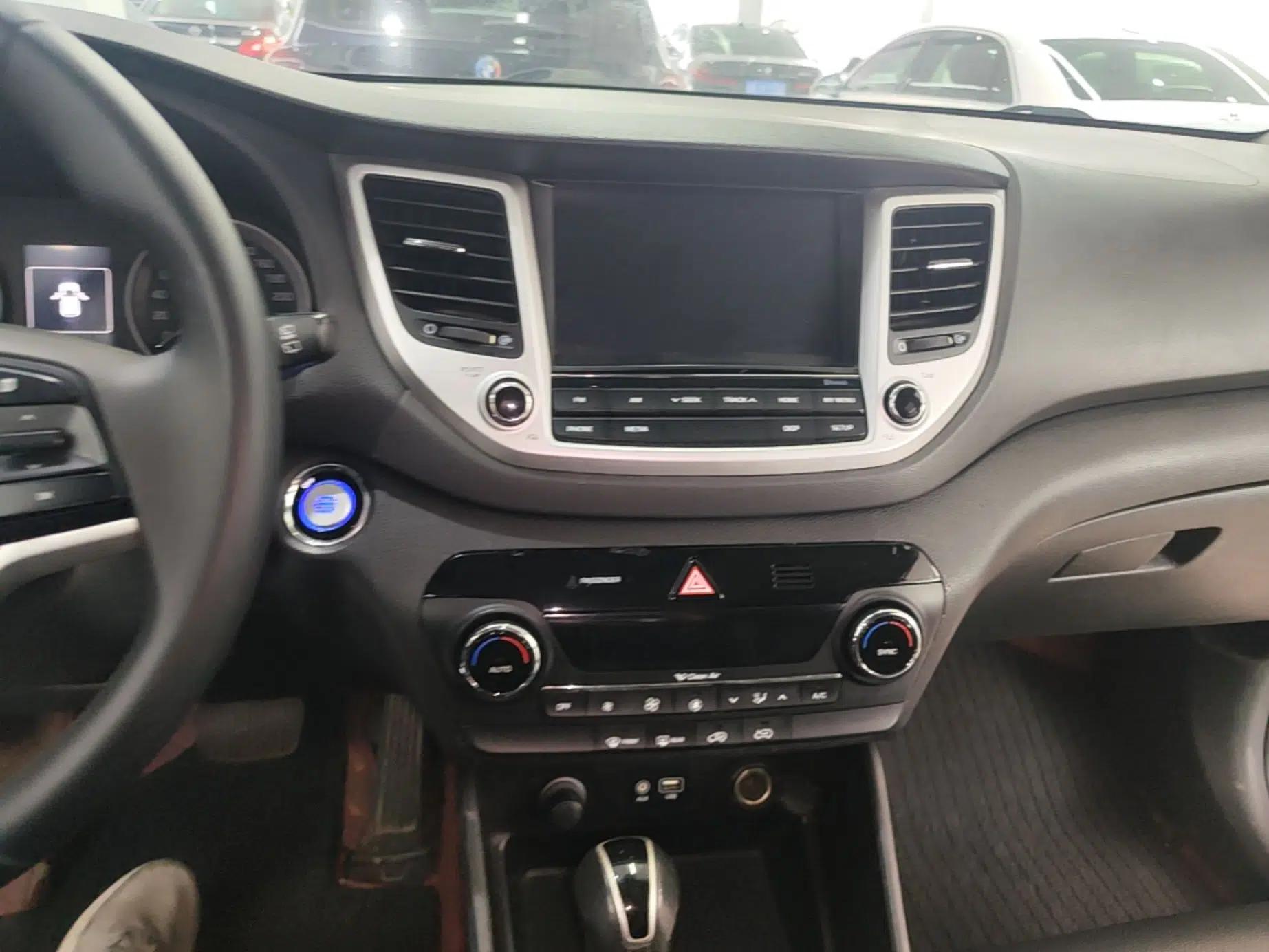 Hyundai Tucson 2015 1.6T Dual-Clutch Two-Wheel-Drive Smart Model — миниатюра 16