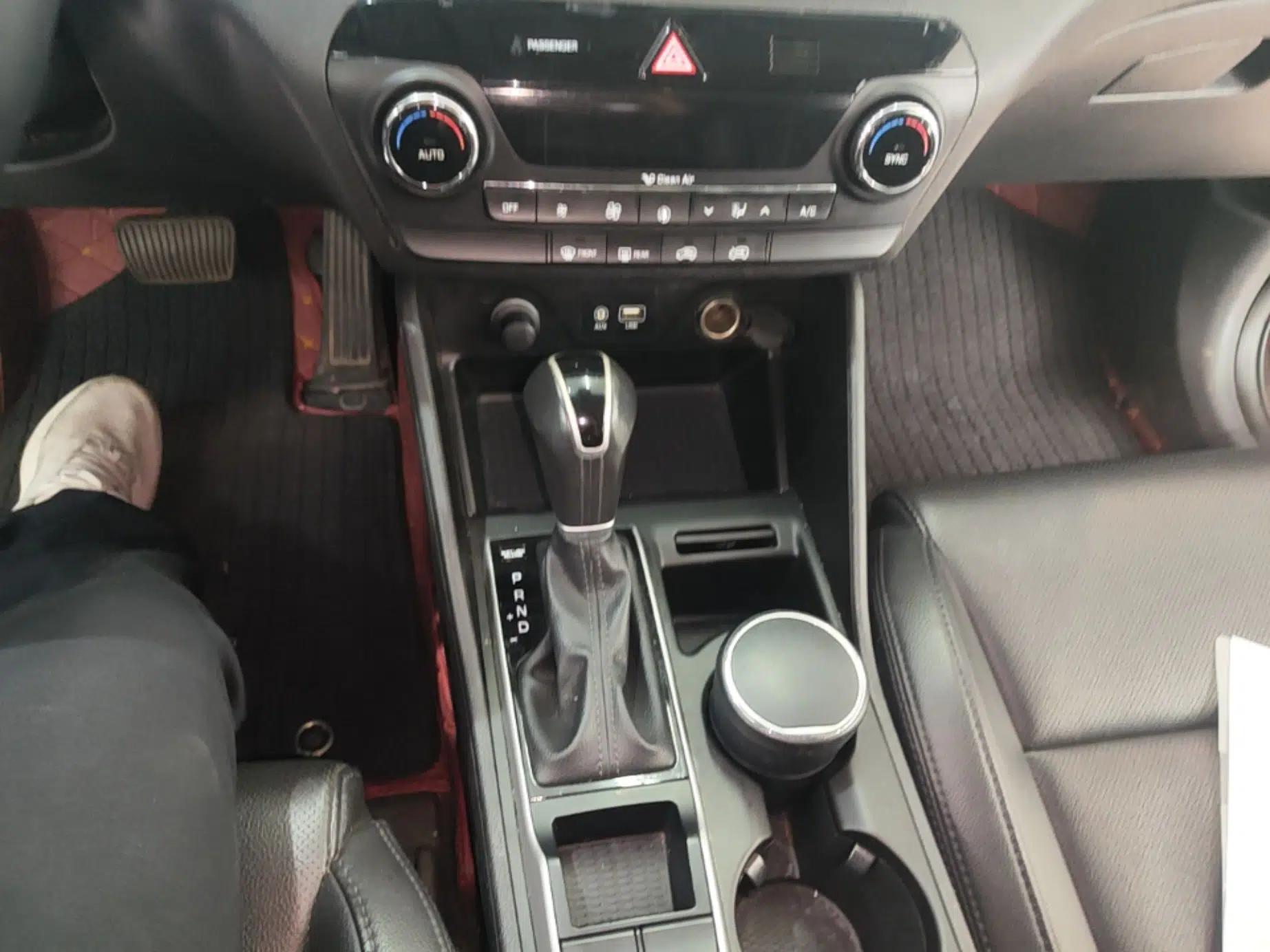Hyundai Tucson 2015 1.6T Dual-Clutch Two-Wheel-Drive Smart Model — миниатюра 17