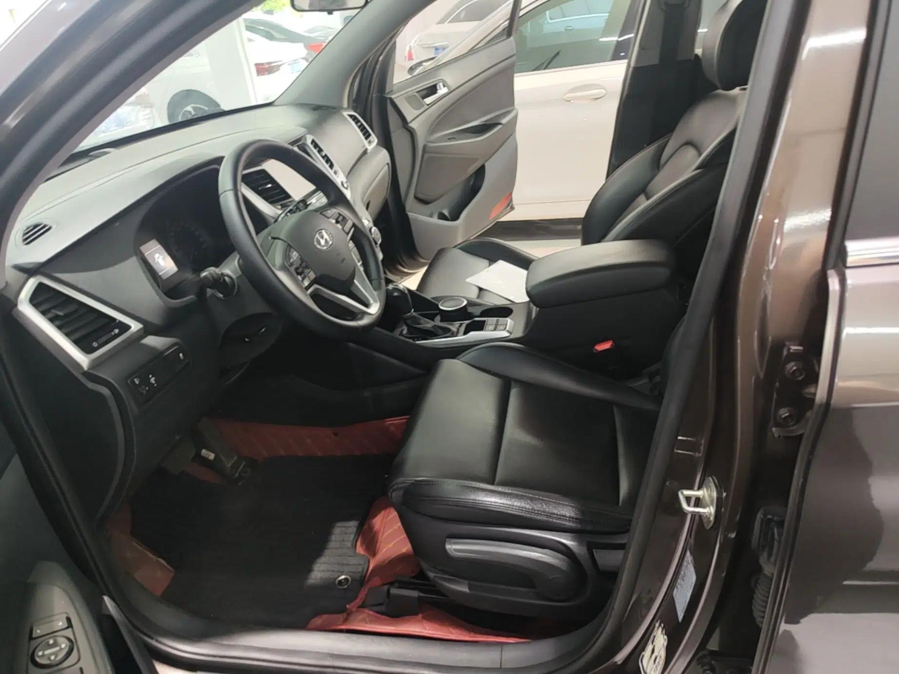 Hyundai Tucson 2015 1.6T Dual-Clutch Two-Wheel-Drive Smart Model — миниатюра 18