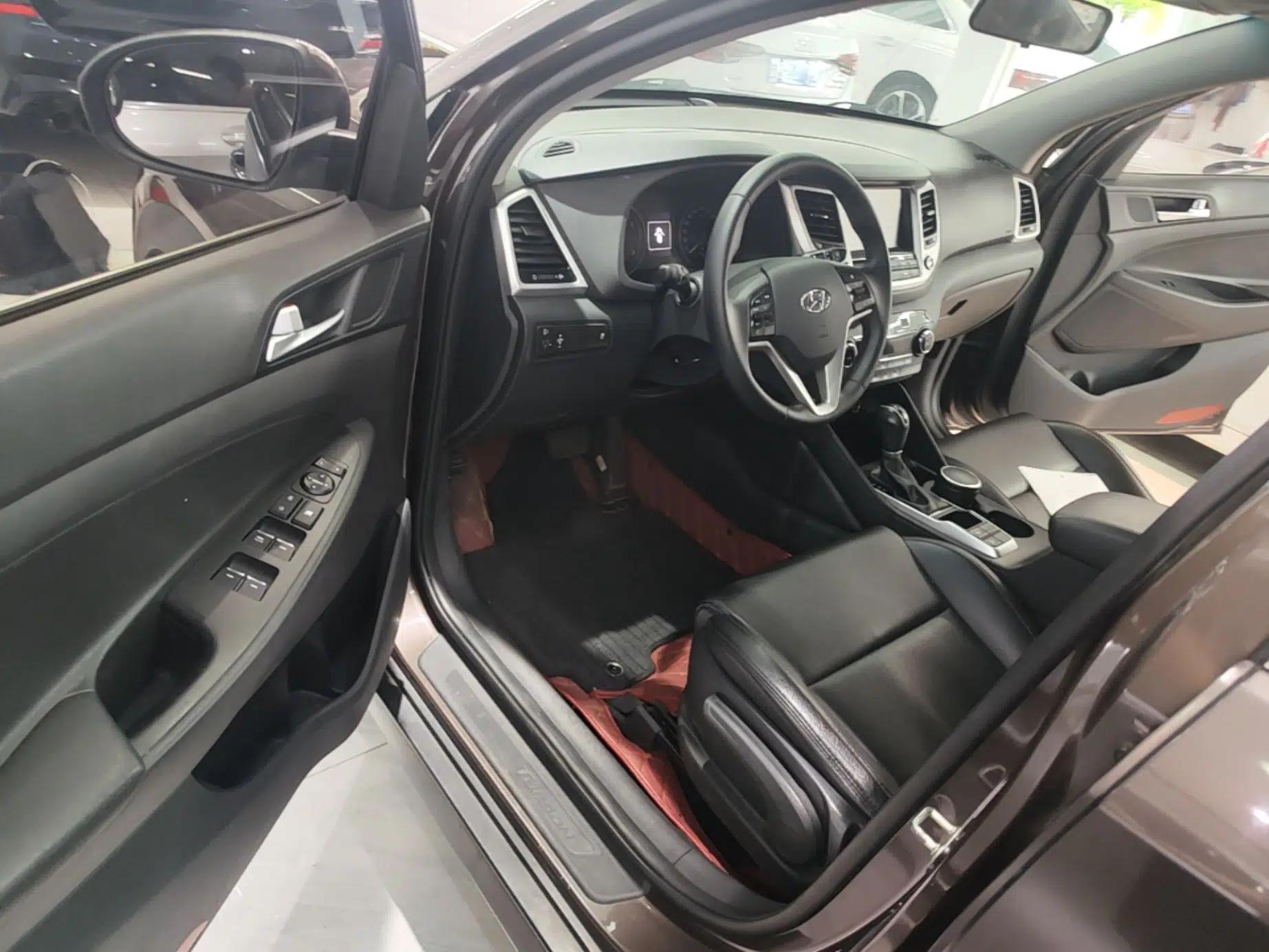 Hyundai Tucson 2015 1.6T Dual-Clutch Two-Wheel-Drive Smart Model — миниатюра 19