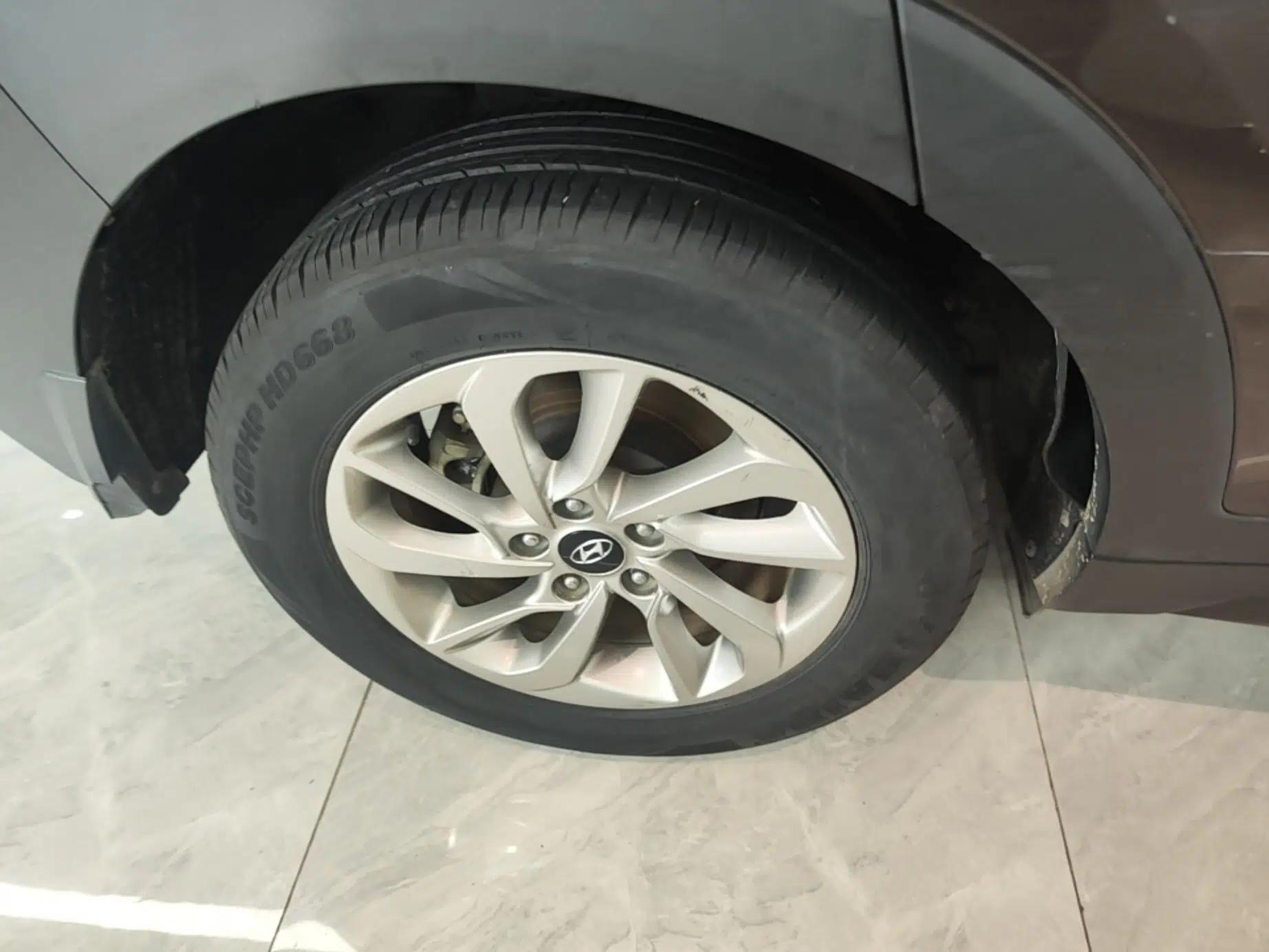 Hyundai Tucson 2015 1.6T Dual-Clutch Two-Wheel-Drive Smart Model — миниатюра 10