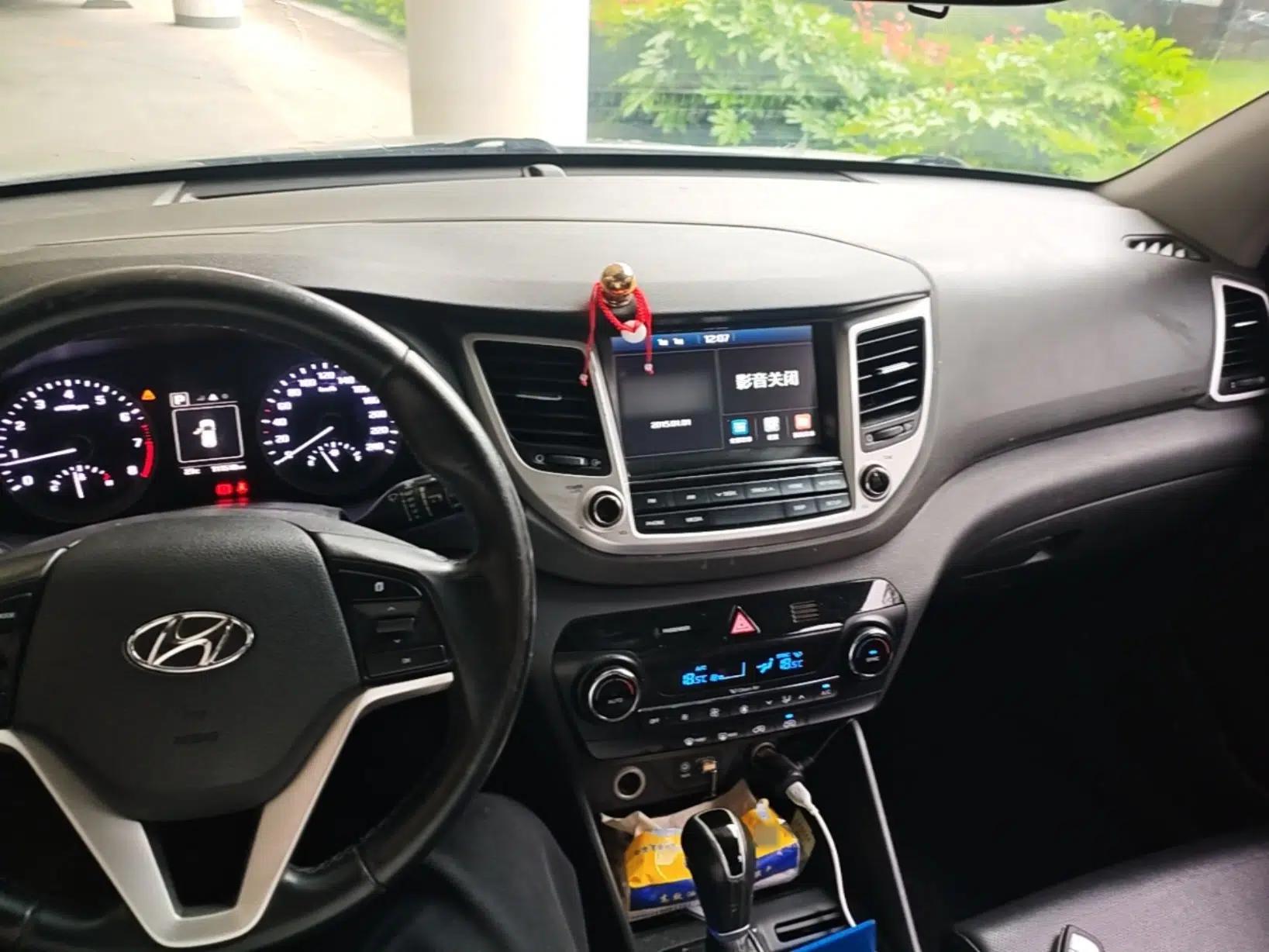 Hyundai Tucson 2015 1.6T Dual-Clutch Two-Wheel-Drive Smart Model — миниатюра 13