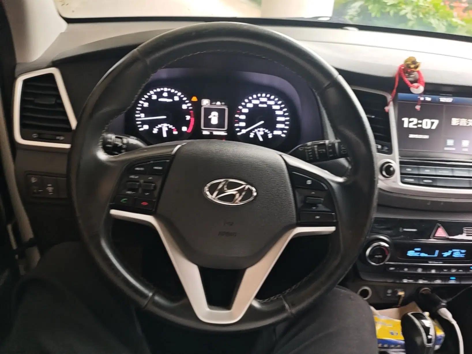 Hyundai Tucson 2015 1.6T Dual-Clutch Two-Wheel-Drive Smart Model — миниатюра 14