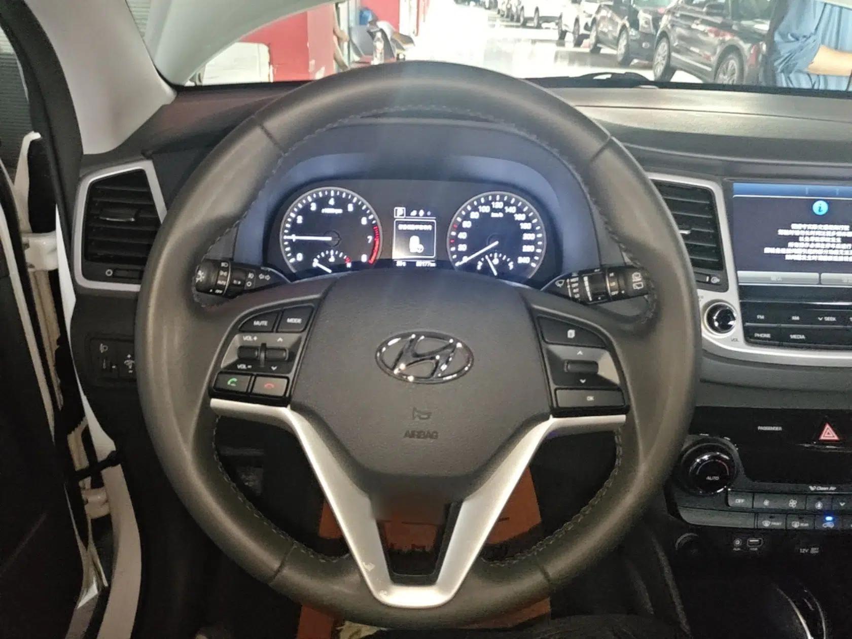 Hyundai Tucson 2015 1.6T Dual-Clutch Two-Wheel-Drive Smart Model — миниатюра 14