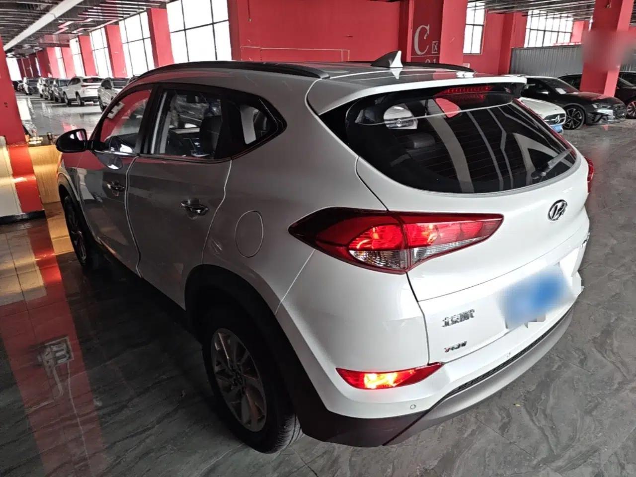 Hyundai Tucson 2015 1.6T Dual-Clutch Two-Wheel-Drive Smart Model — миниатюра 4