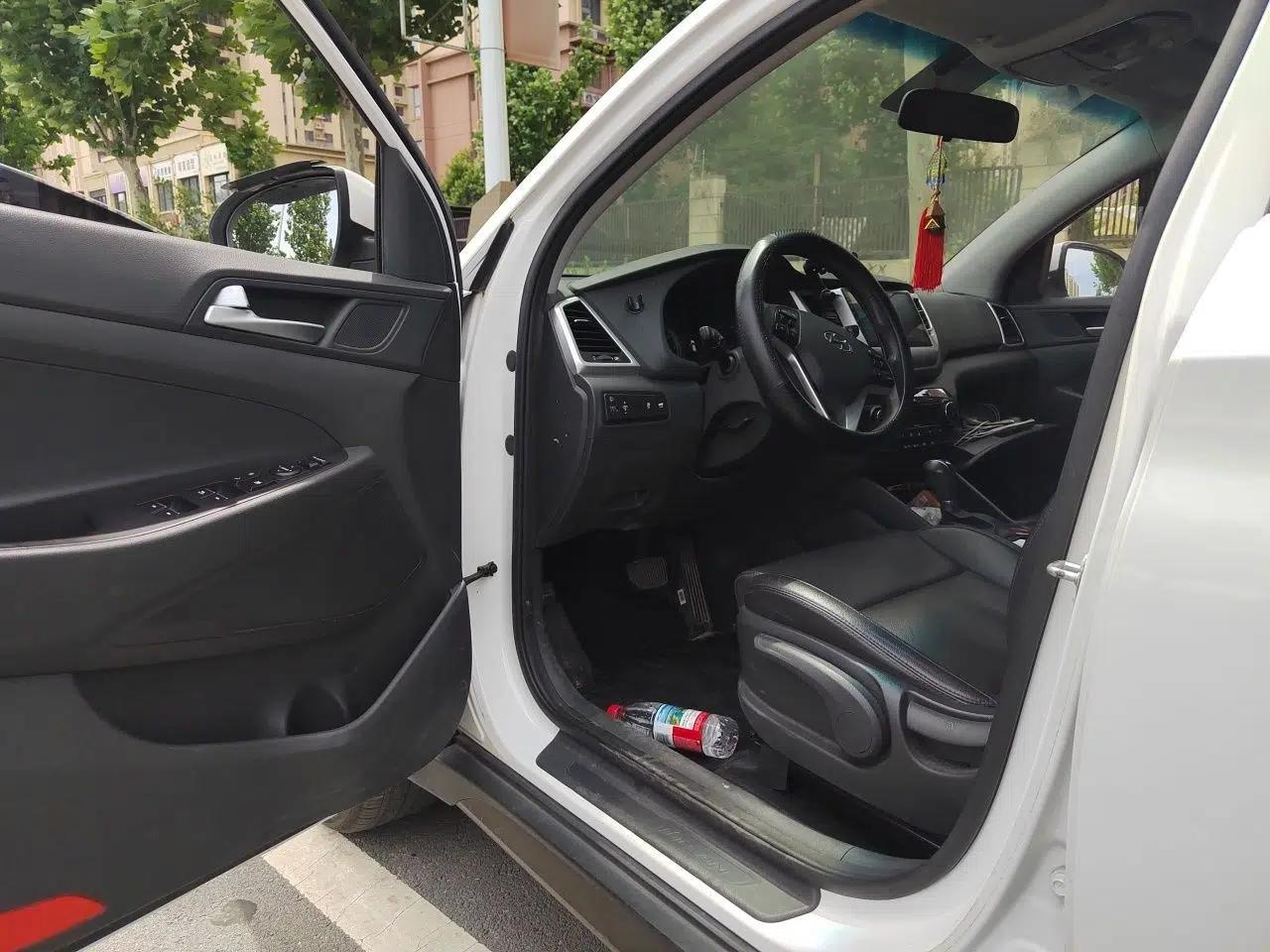 Hyundai Tucson 2015 1.6T Dual-Clutch Two-Wheel-Drive Leading Model — миниатюра 17