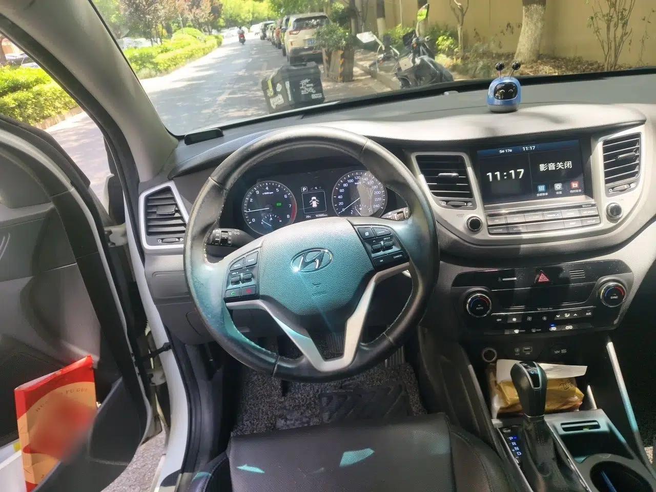 Hyundai Tucson 2015 1.6T Dual-Clutch Two-Wheel-Drive Smart Model — миниатюра 11
