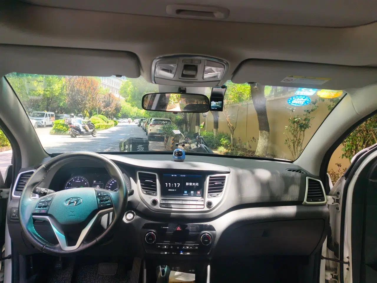 Hyundai Tucson 2015 1.6T Dual-Clutch Two-Wheel-Drive Smart Model — миниатюра 19