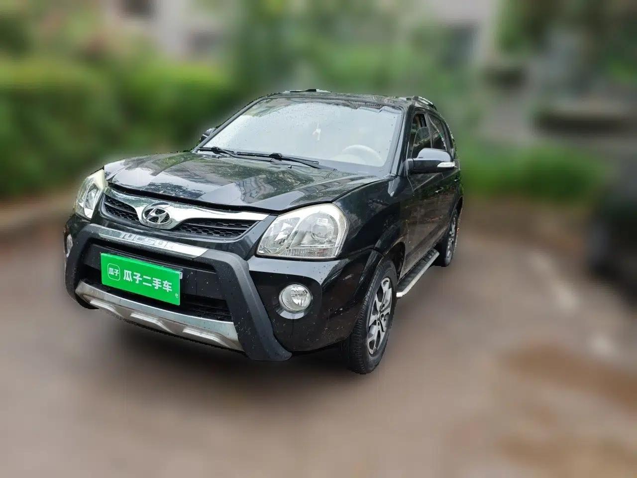 Hyundai Tucson 2013 2.0L Manual Two-Wheel Drive Comfort Version — миниатюра 1