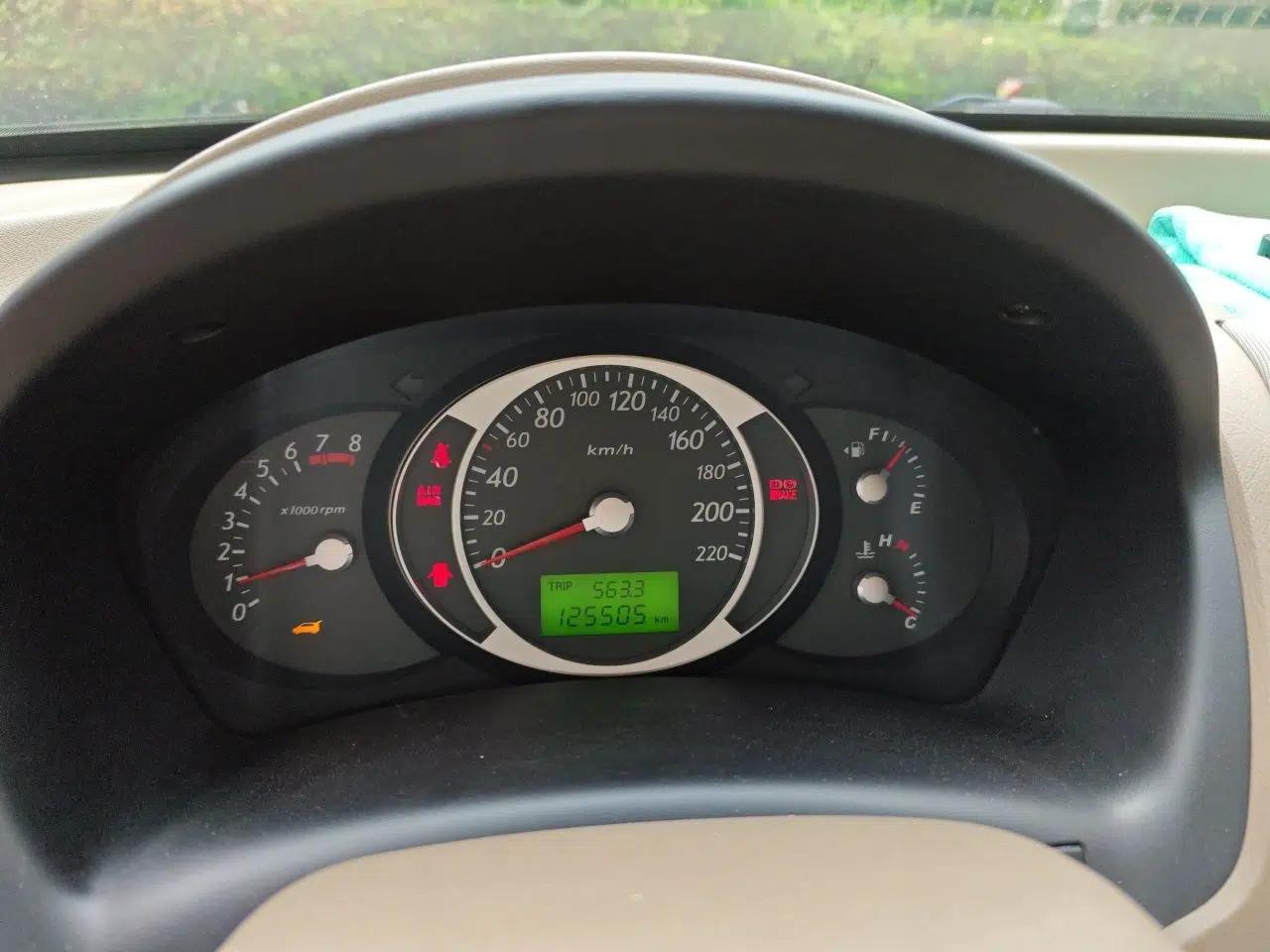 Hyundai Tucson 2013 2.0L Manual Two-Wheel Drive Comfort Version — миниатюра 12