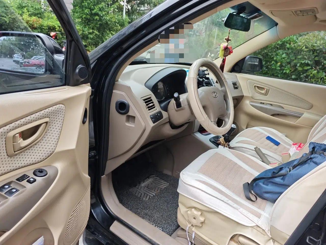 Hyundai Tucson 2013 2.0L Manual Two-Wheel Drive Comfort Version — миниатюра 17