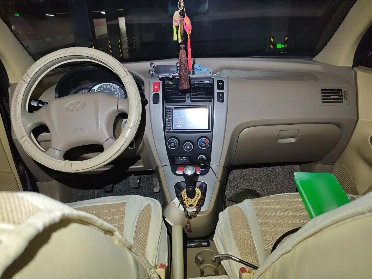 Hyundai Tucson 2013 2.0L Manual Two-Wheel Drive Comfort Version — миниатюра 10