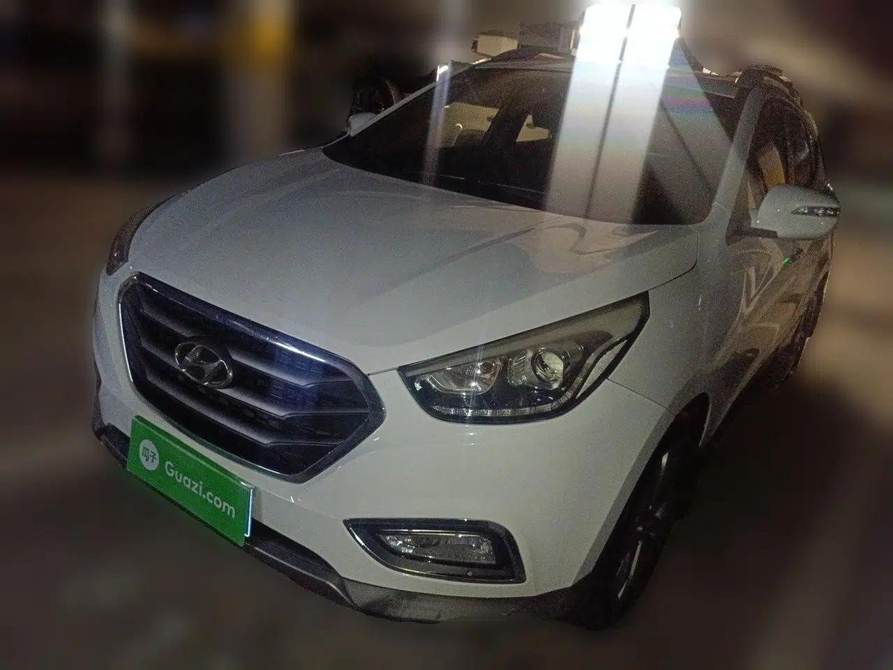 Hyundai ix35 2015 2.0L Automatic 2WD Smart Version China V Standard — миниатюра 1