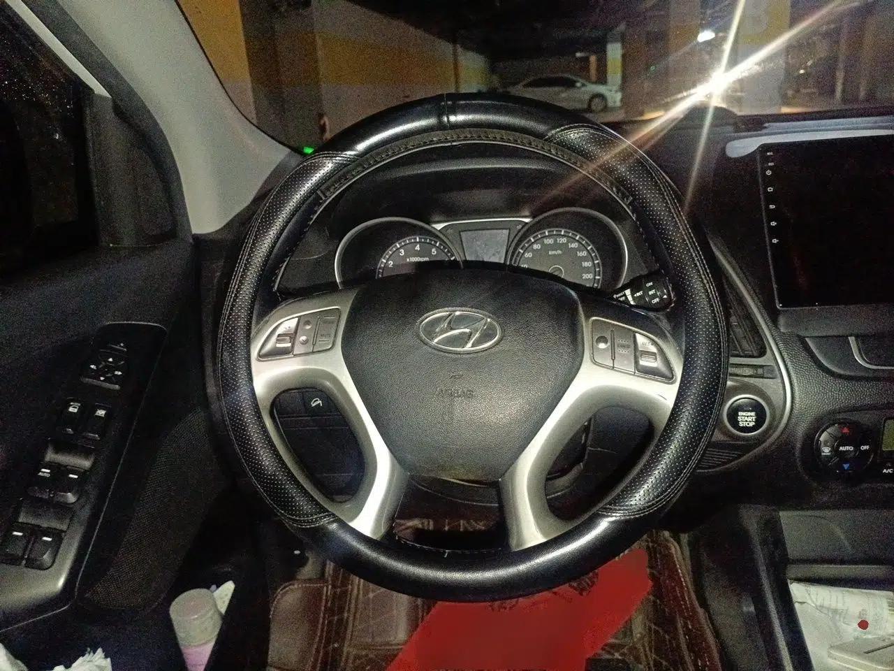 Hyundai ix35 2015 2.0L Automatic 2WD Smart Version China V Standard — миниатюра 11