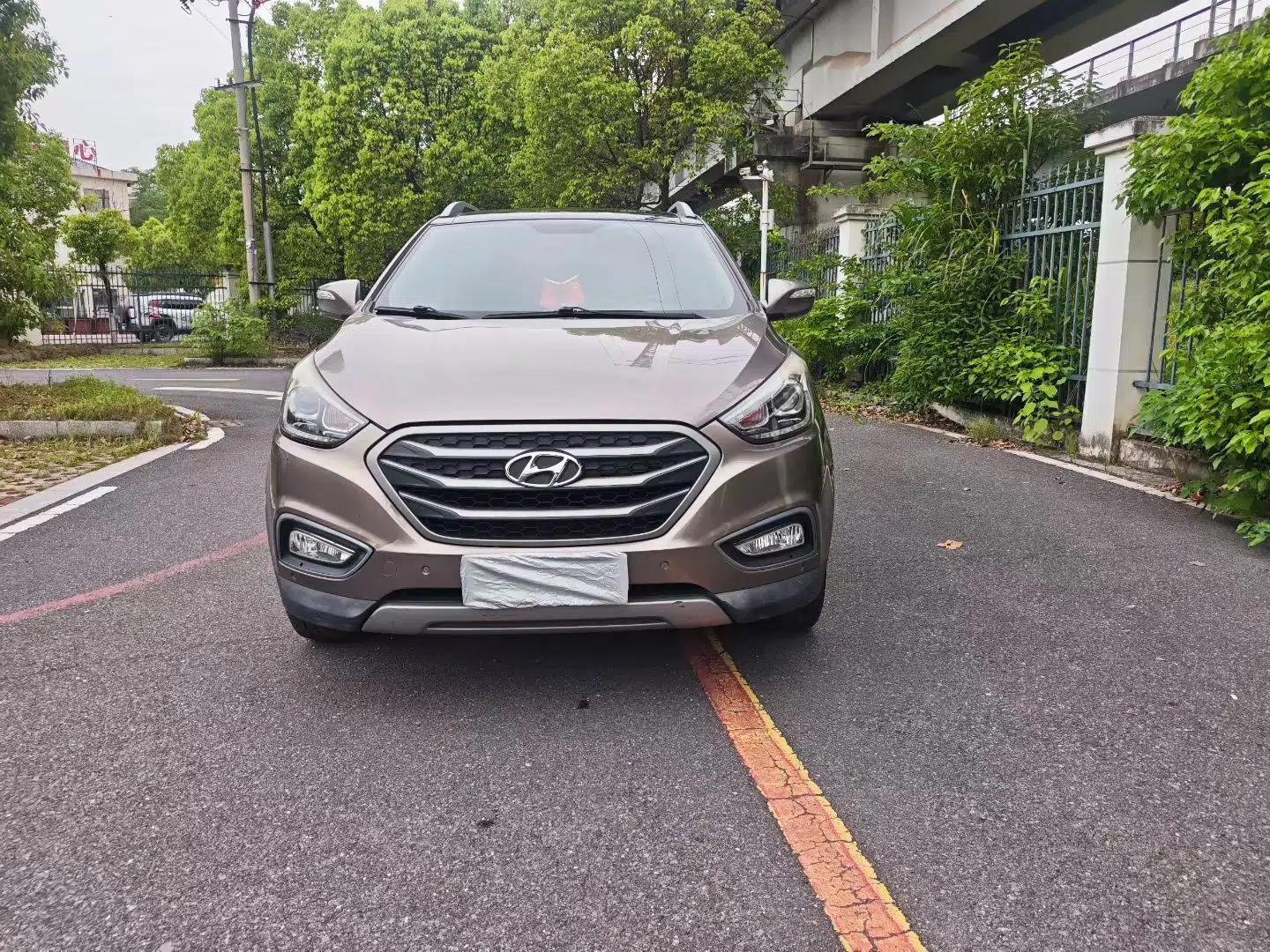 Hyundai ix35 2013 2.0L Automatic Two-Wheel Drive Leading GLX China V Emission Standard — миниатюра 2