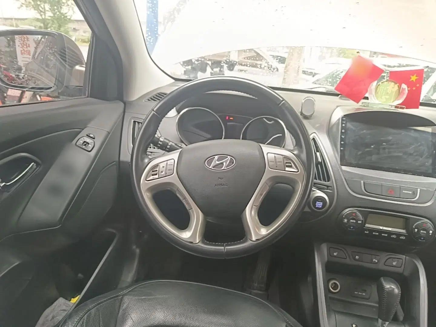 Hyundai ix35 2013 2.0L Automatic Two-Wheel Drive Leading GLX China V Emission Standard — миниатюра 14