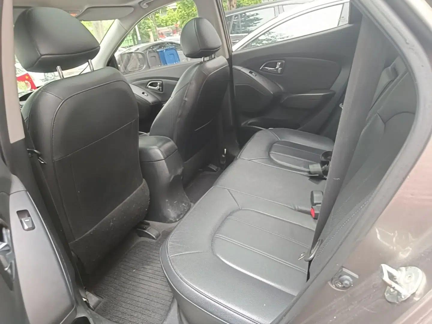 Hyundai ix35 2013 2.0L Automatic Two-Wheel Drive Leading GLX China V Emission Standard — миниатюра 20