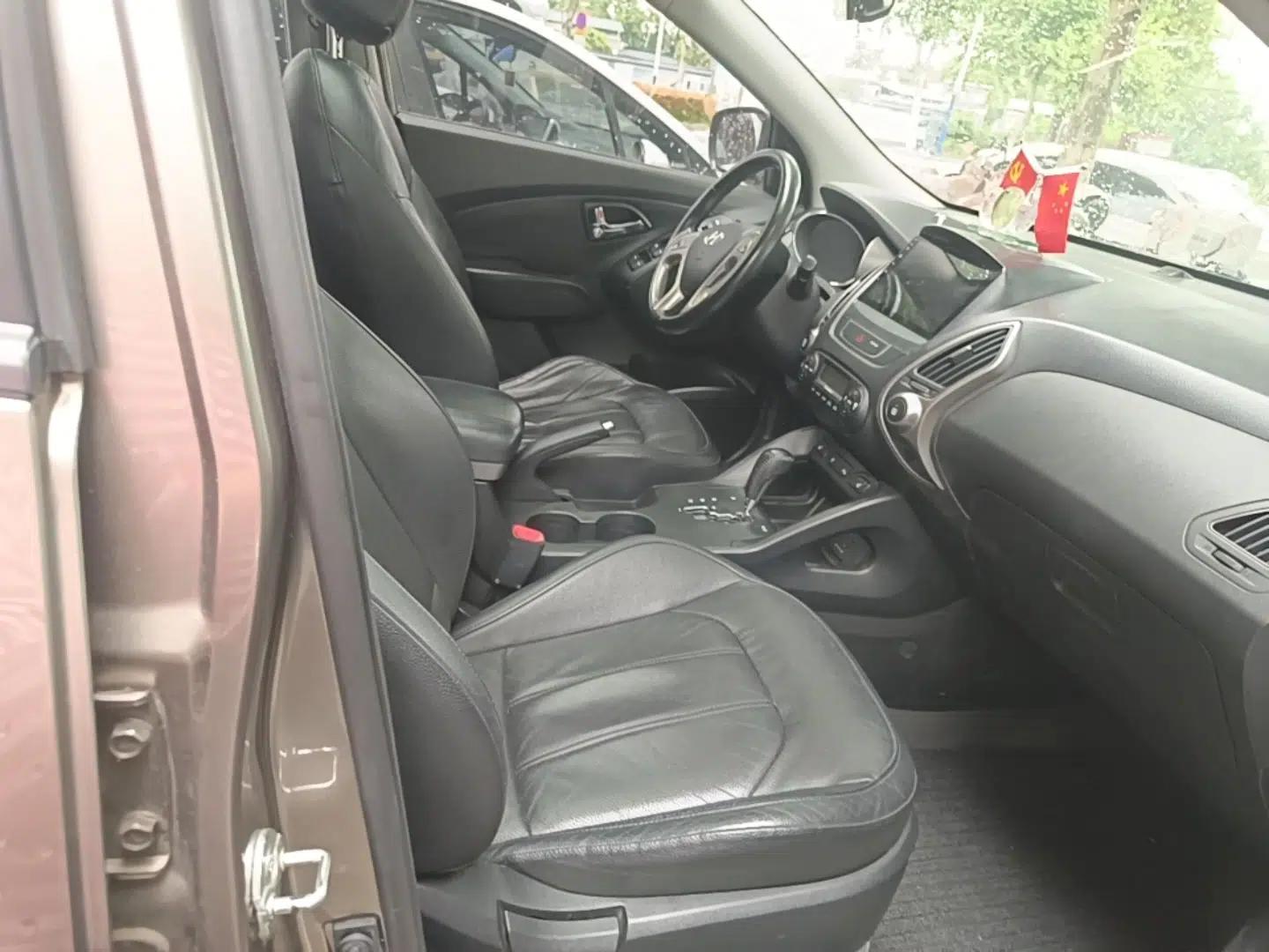 Hyundai ix35 2013 2.0L Automatic Two-Wheel Drive Leading GLX China V Emission Standard — миниатюра 23