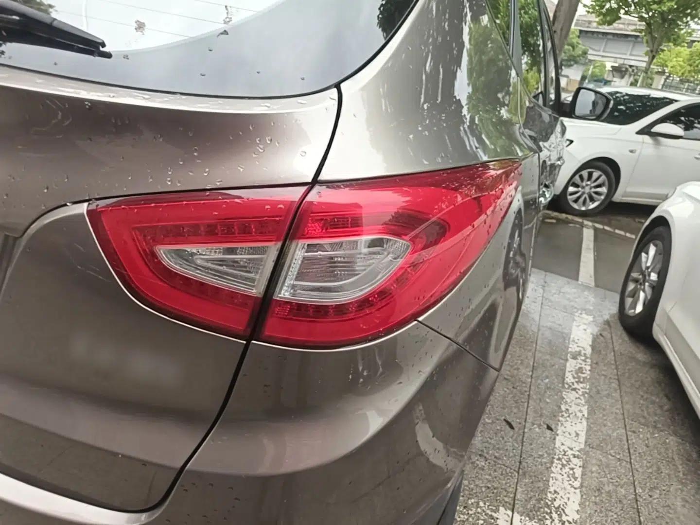 Hyundai ix35 2013 2.0L Automatic Two-Wheel Drive Leading GLX China V Emission Standard — миниатюра 7