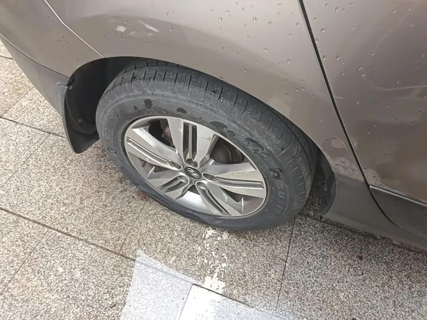 Hyundai ix35 2013 2.0L Automatic Two-Wheel Drive Leading GLX China V Emission Standard — миниатюра 10