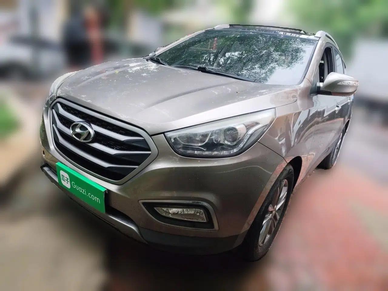 Hyundai ix35 2013 2.0L Automatic Two-Wheel Drive Smart GLS China IV Standard — миниатюра 1