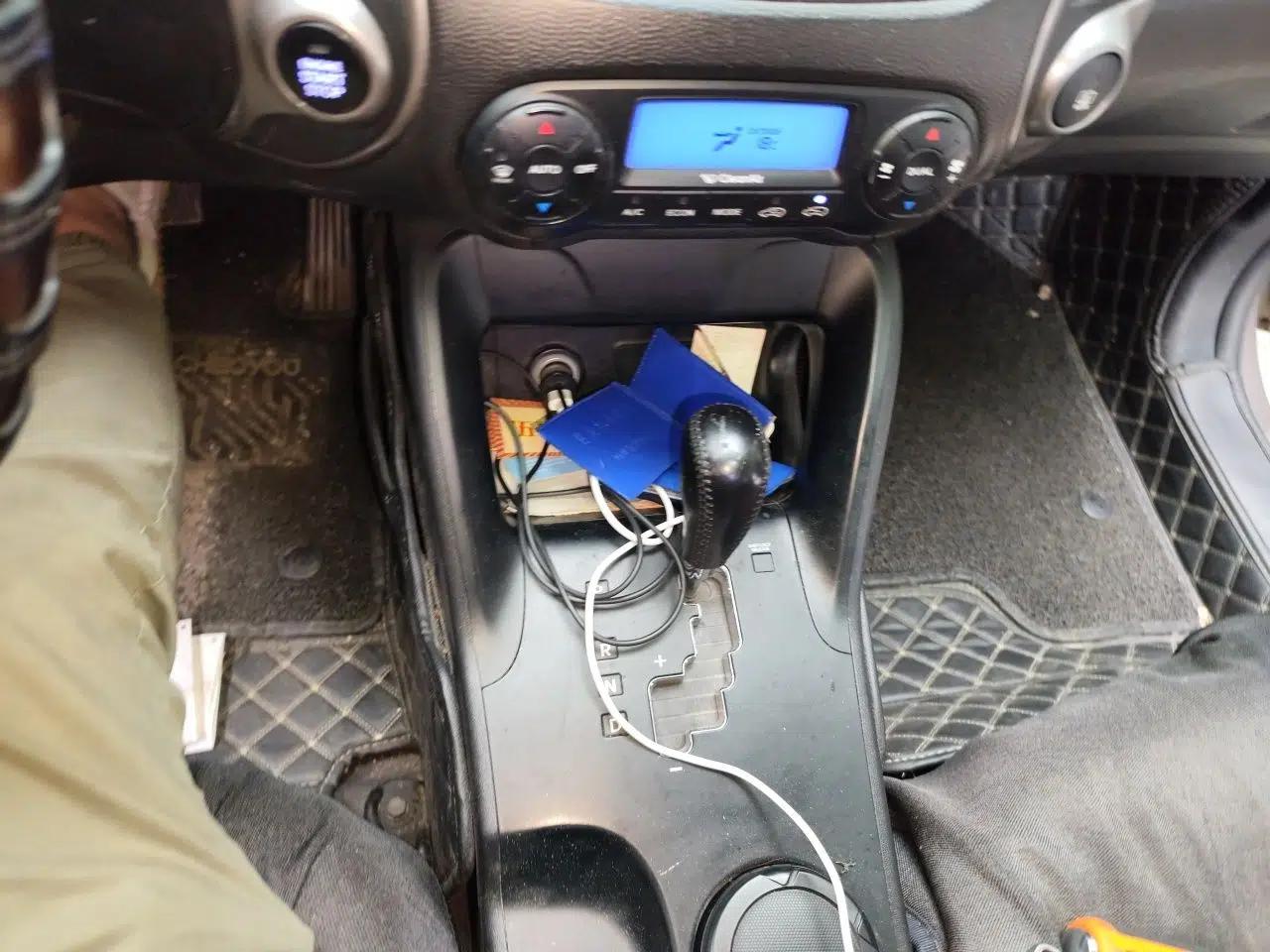 Hyundai ix35 2013 2.0L Automatic Two-Wheel Drive Smart GLS China IV Standard — миниатюра 15