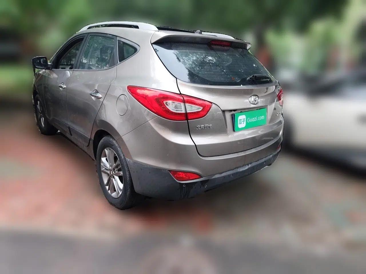 Hyundai ix35 2013 2.0L Automatic Two-Wheel Drive Smart GLS China IV Standard — миниатюра 4