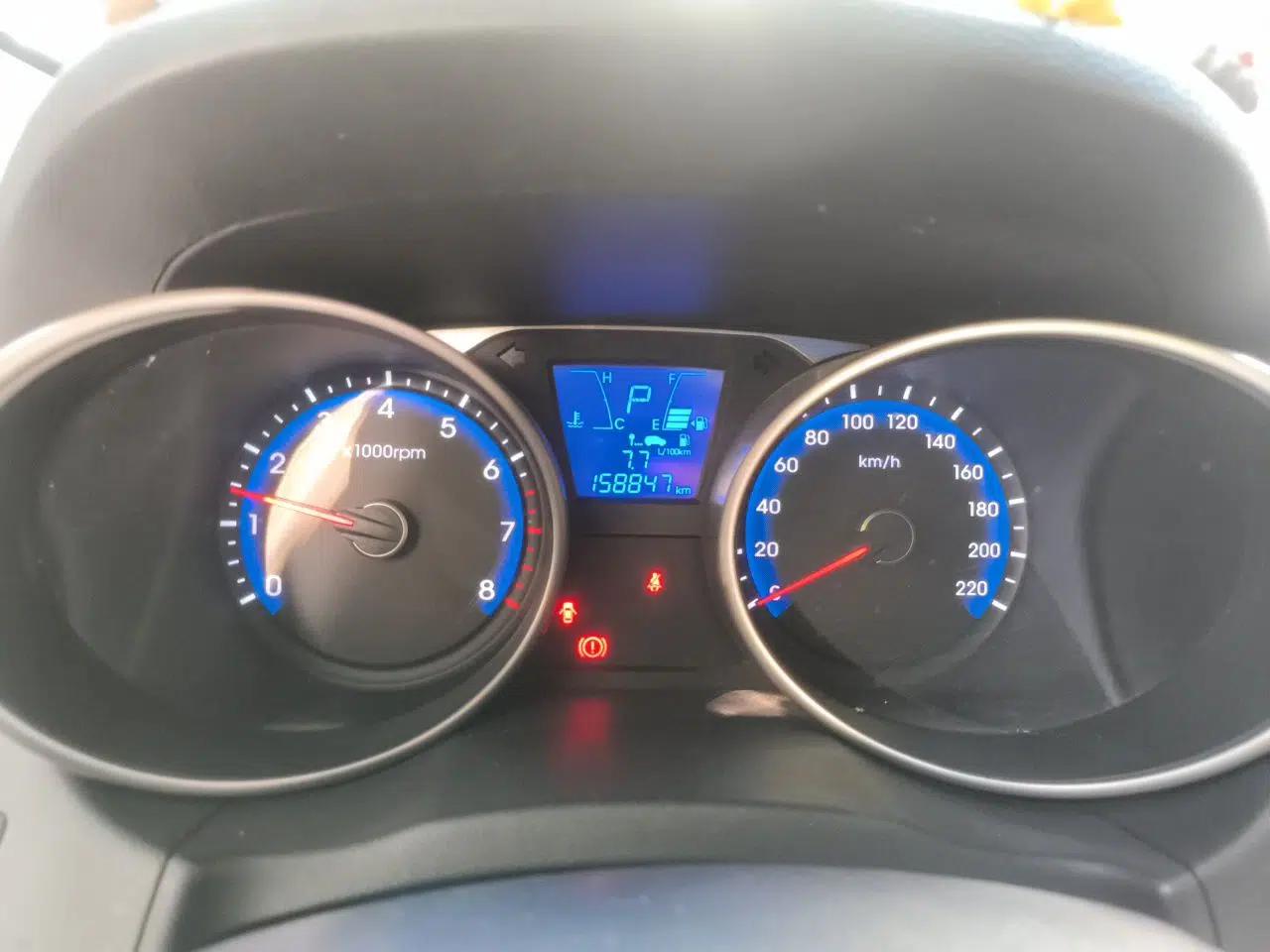 Hyundai ix35 2015 2.0L Automatic 2WD Smart Type China IV — миниатюра 12