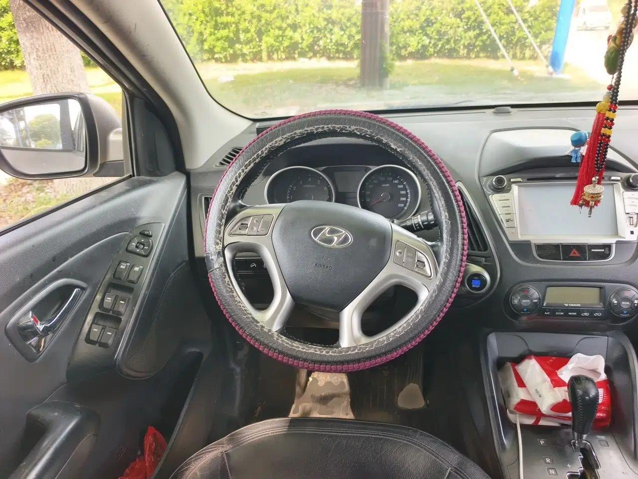 Hyundai ix35 2010 2.0L Automatic Two-Wheel Drive Elite Edition GLS — миниатюра 11