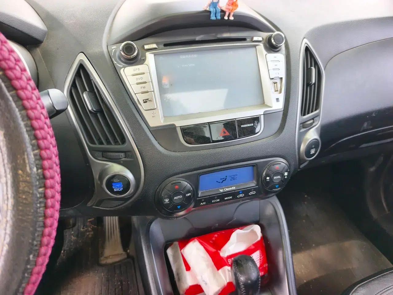 Hyundai ix35 2010 2.0L Automatic Two-Wheel Drive Elite Edition GLS — миниатюра 14