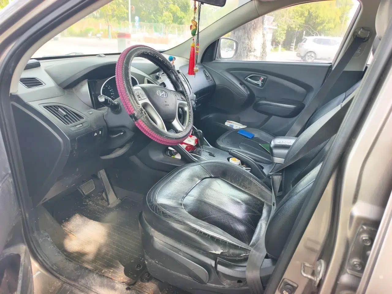 Hyundai ix35 2010 2.0L Automatic Two-Wheel Drive Elite Edition GLS — миниатюра 16