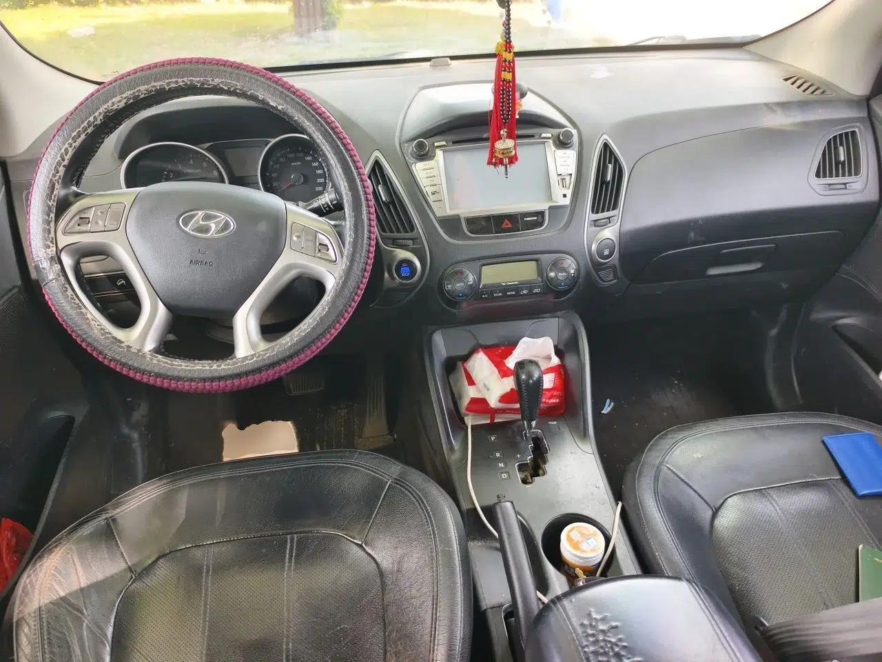 Hyundai ix35 2010 2.0L Automatic Two-Wheel Drive Elite Edition GLS — миниатюра 10