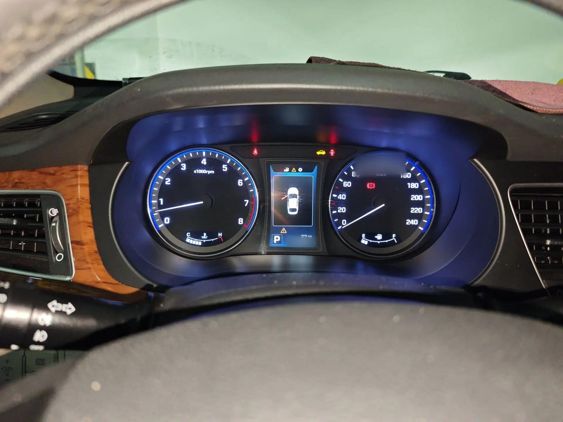 Hyundai Mistra 2014 1.8L Automatic Deluxe DLX Model — миниатюра 10