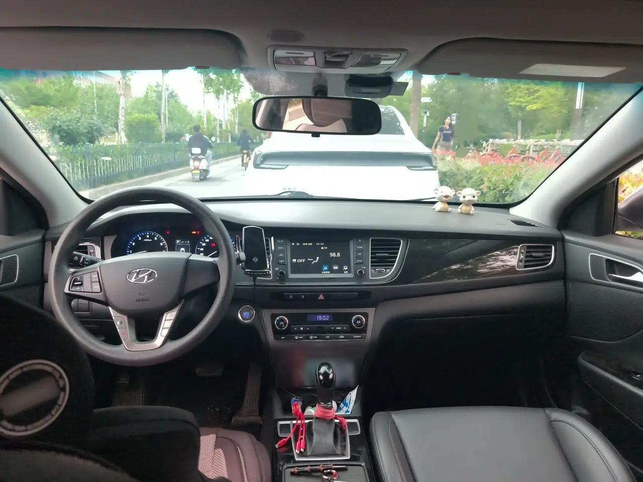 Hyundai Mistra 2016 1.8L Automatic Smart GLS — миниатюра 10
