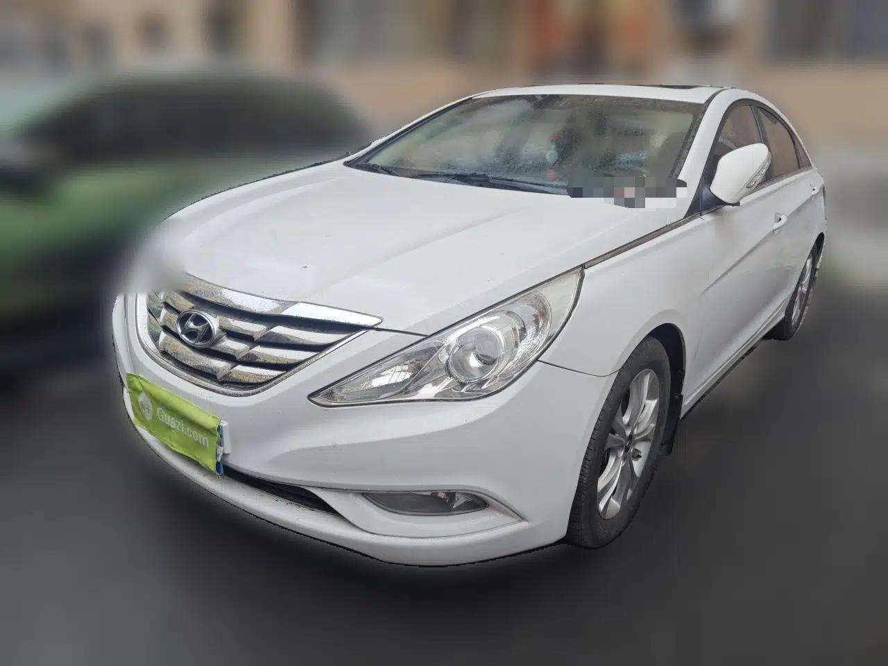 Hyundai Sonata 2011 2.0L Automatic Leading Edition — миниатюра 1