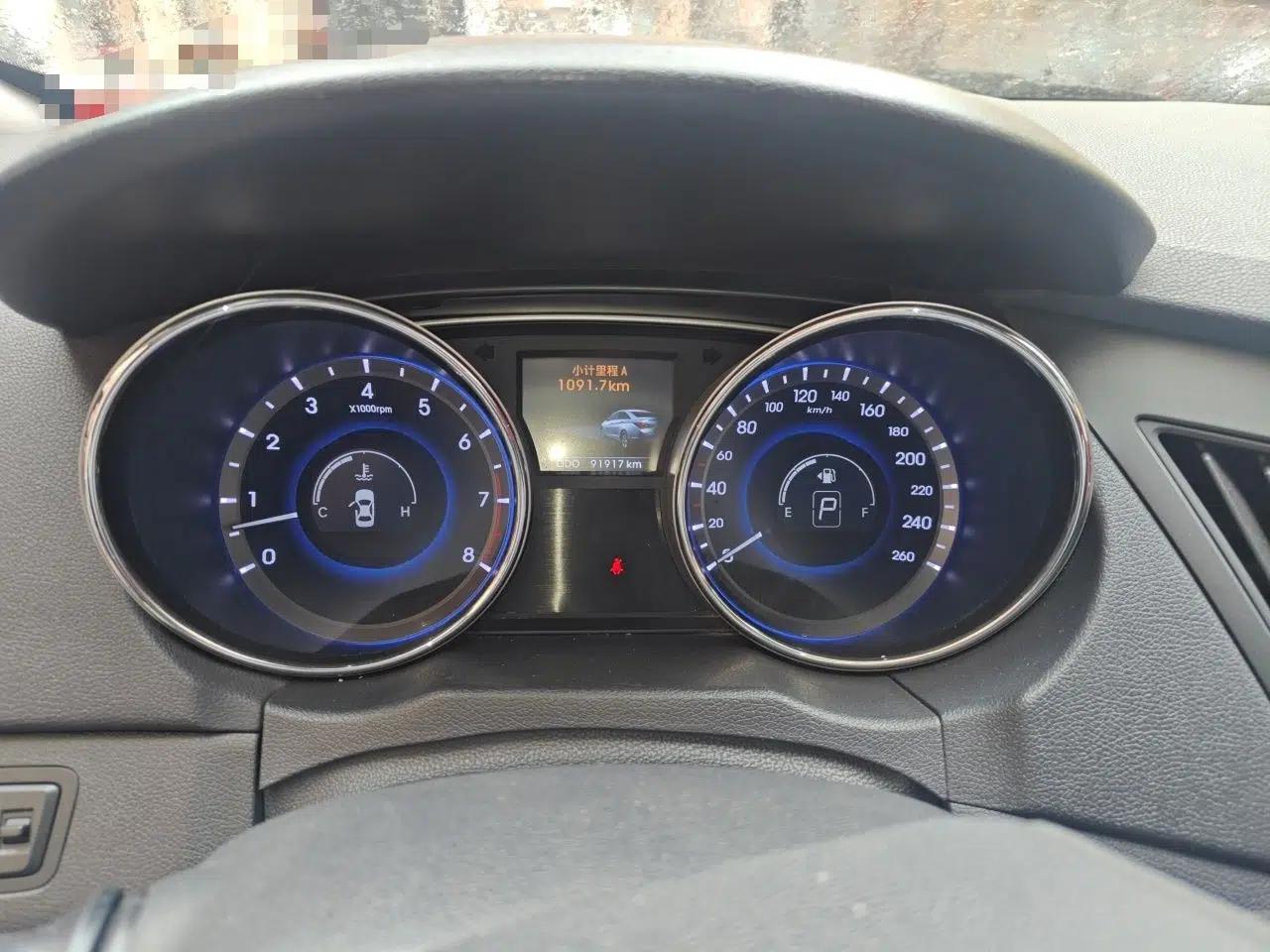 Hyundai Sonata 2011 2.0L Automatic Leading Edition — миниатюра 12