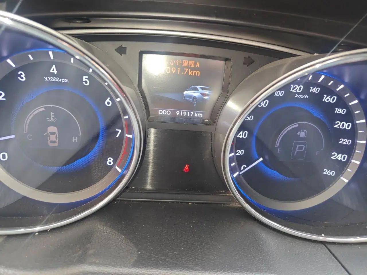 Hyundai Sonata 2011 2.0L Automatic Leading Edition — миниатюра 13