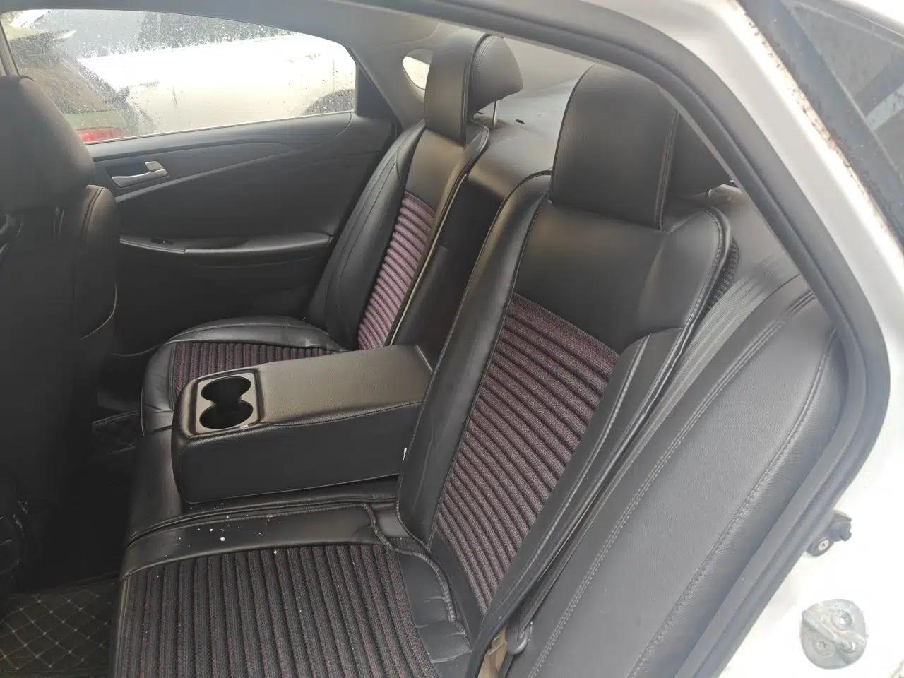 Hyundai Sonata 2011 2.0L Automatic Leading Edition — миниатюра 18