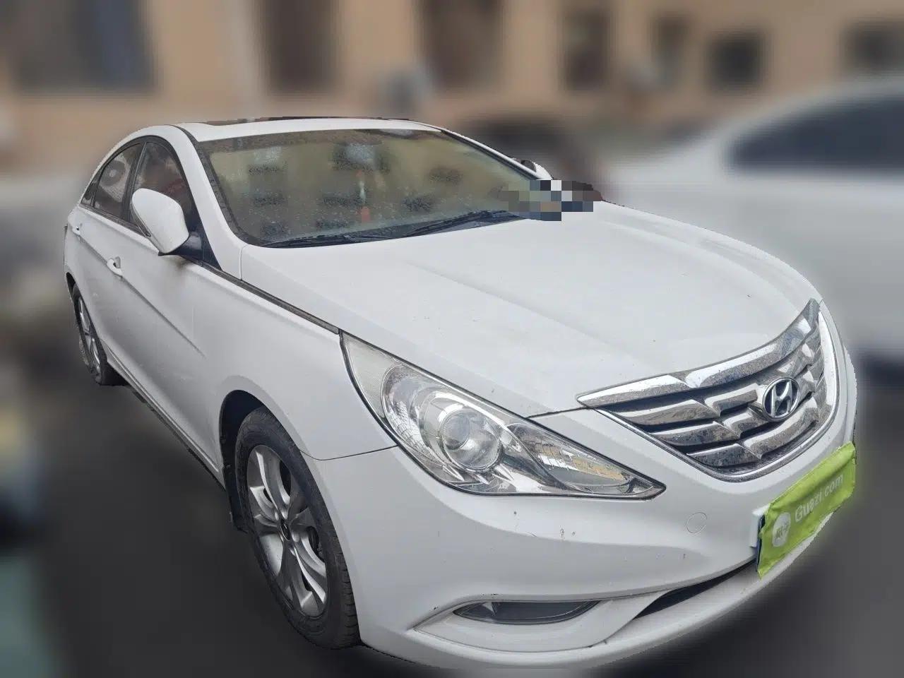 Hyundai Sonata 2011 2.0L Automatic Leading Edition — миниатюра 3