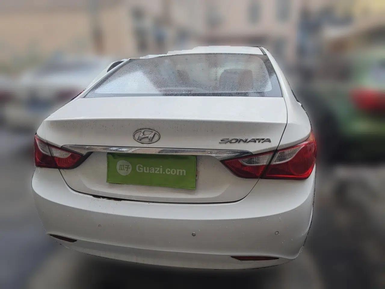 Hyundai Sonata 2011 2.0L Automatic Leading Edition — миниатюра 5