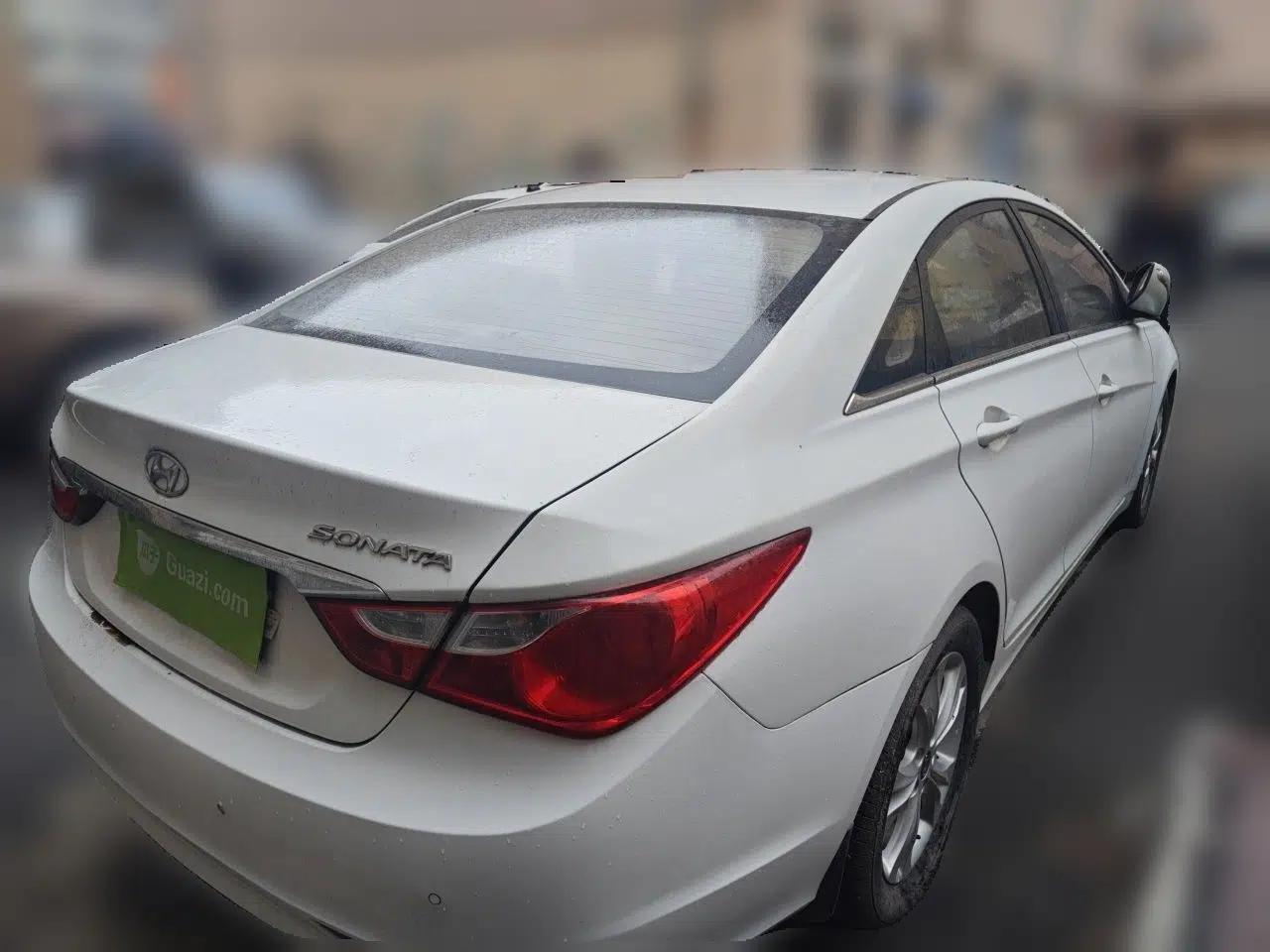 Hyundai Sonata 2011 2.0L Automatic Leading Edition — миниатюра 6