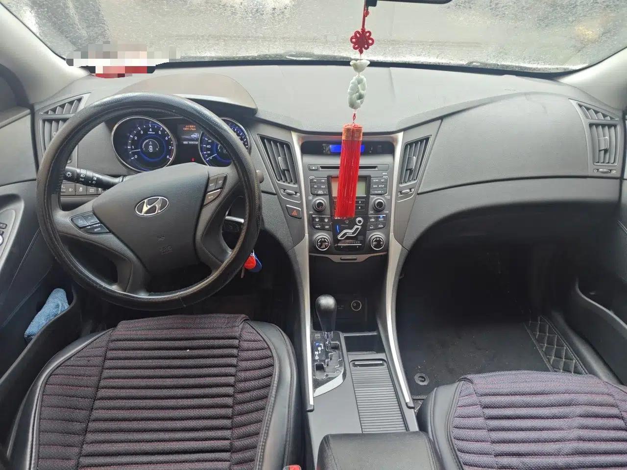 Hyundai Sonata 2011 2.0L Automatic Leading Edition — миниатюра 10