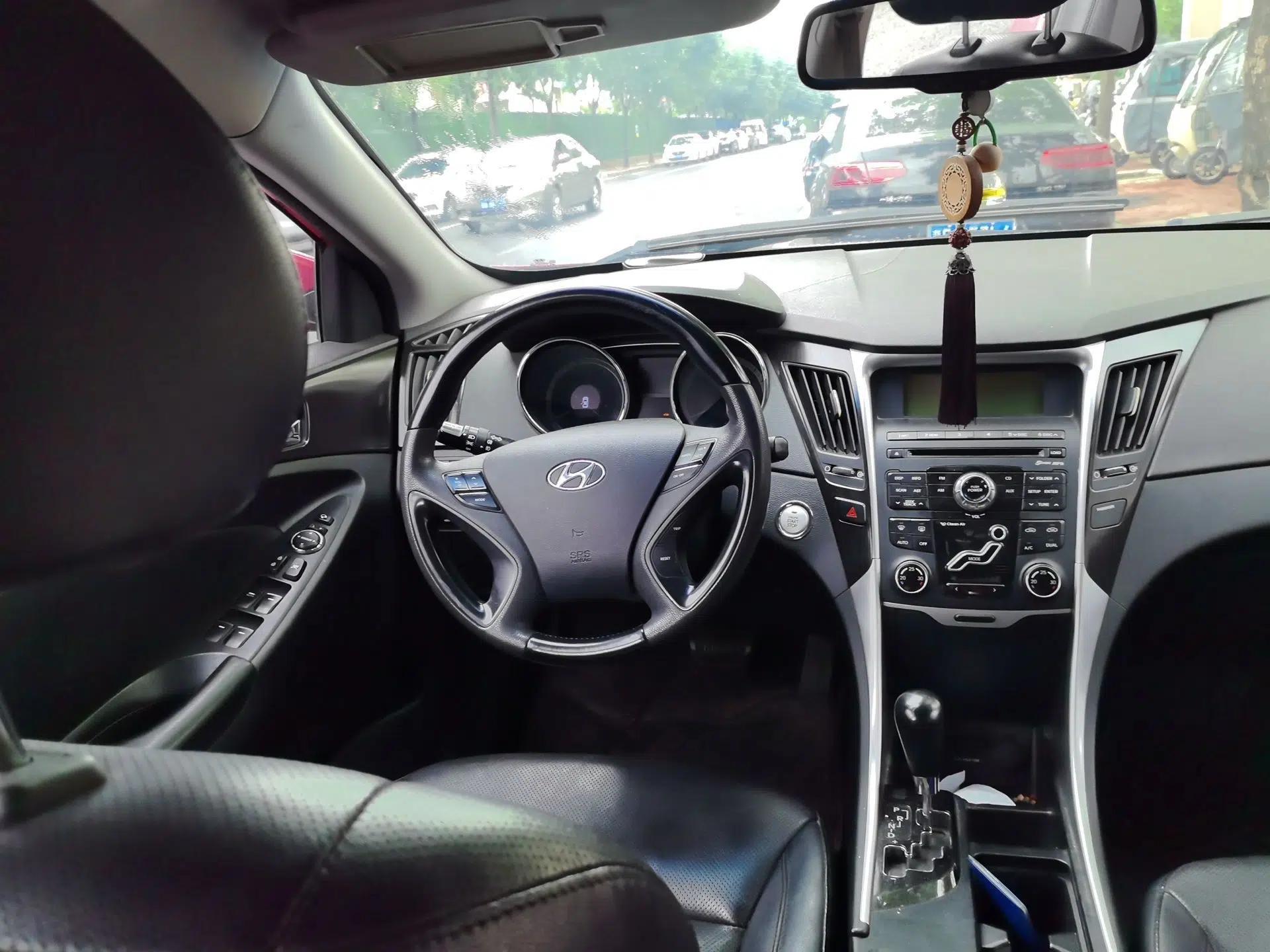 Hyundai Sonata 2011 2.0L Automatic Supreme Edition — миниатюра 11
