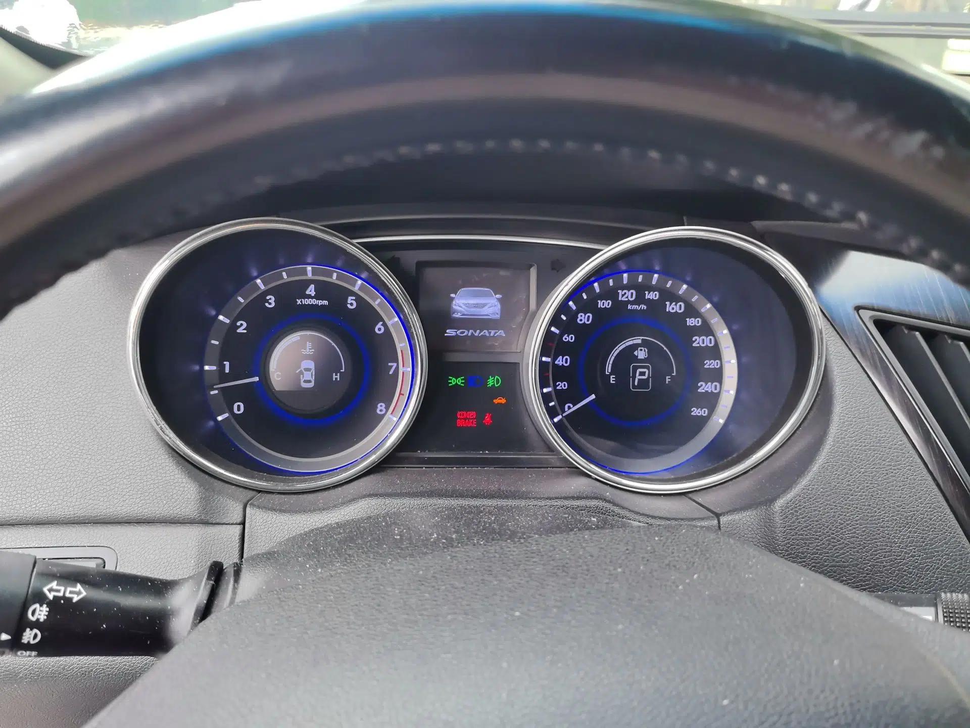 Hyundai Sonata 2011 2.0L Automatic Supreme Edition — миниатюра 12