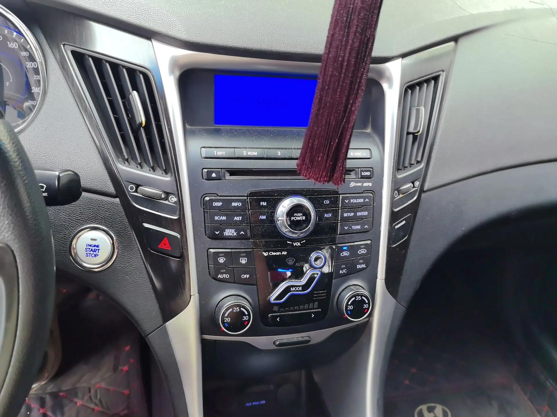 Hyundai Sonata 2011 2.0L Automatic Supreme Edition — миниатюра 14