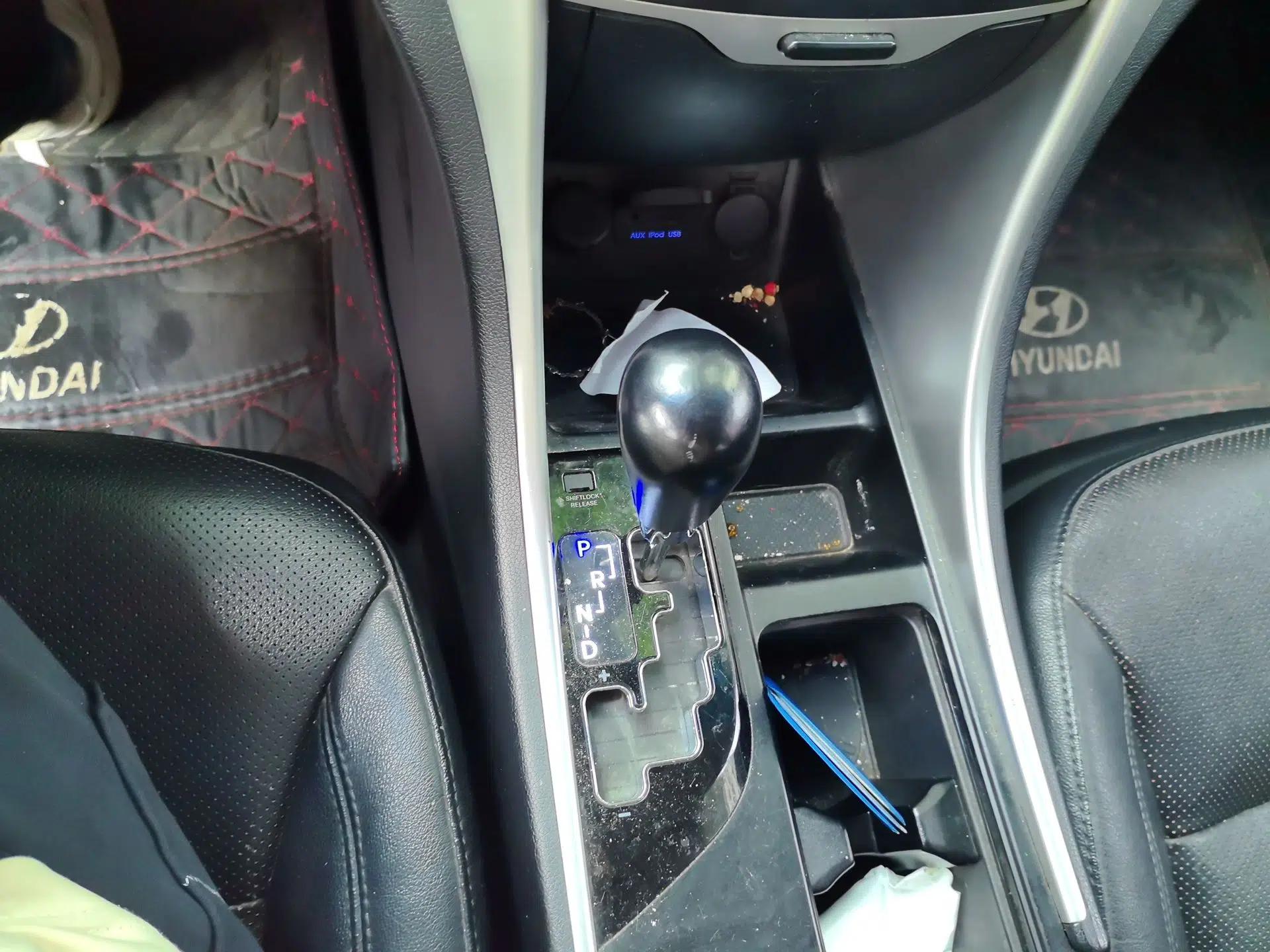 Hyundai Sonata 2011 2.0L Automatic Supreme Edition — миниатюра 15