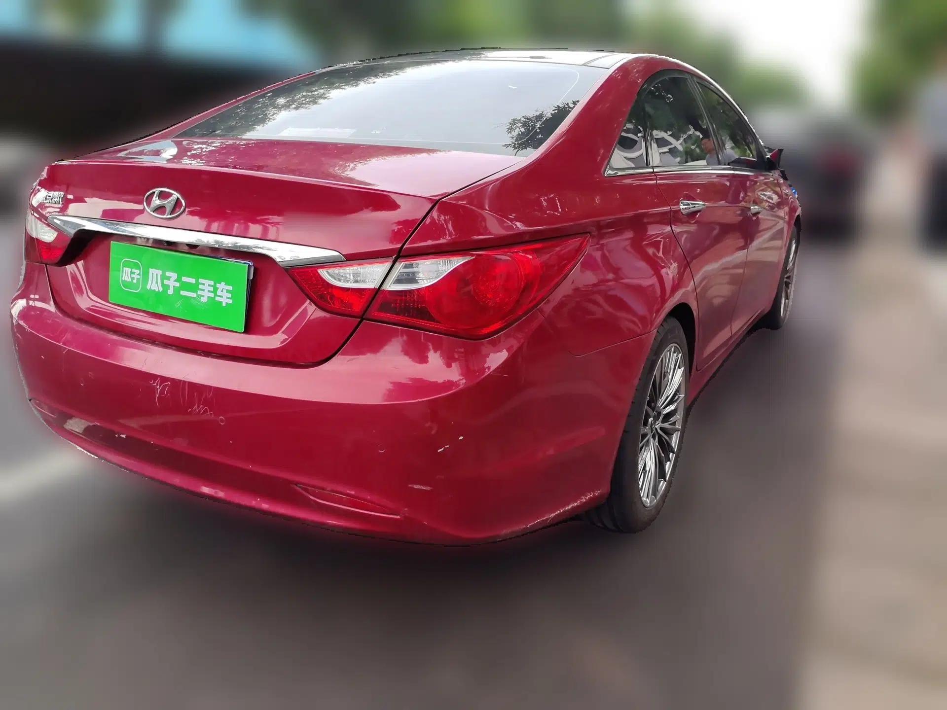 Hyundai Sonata 2011 2.0L Automatic Supreme Edition — миниатюра 6