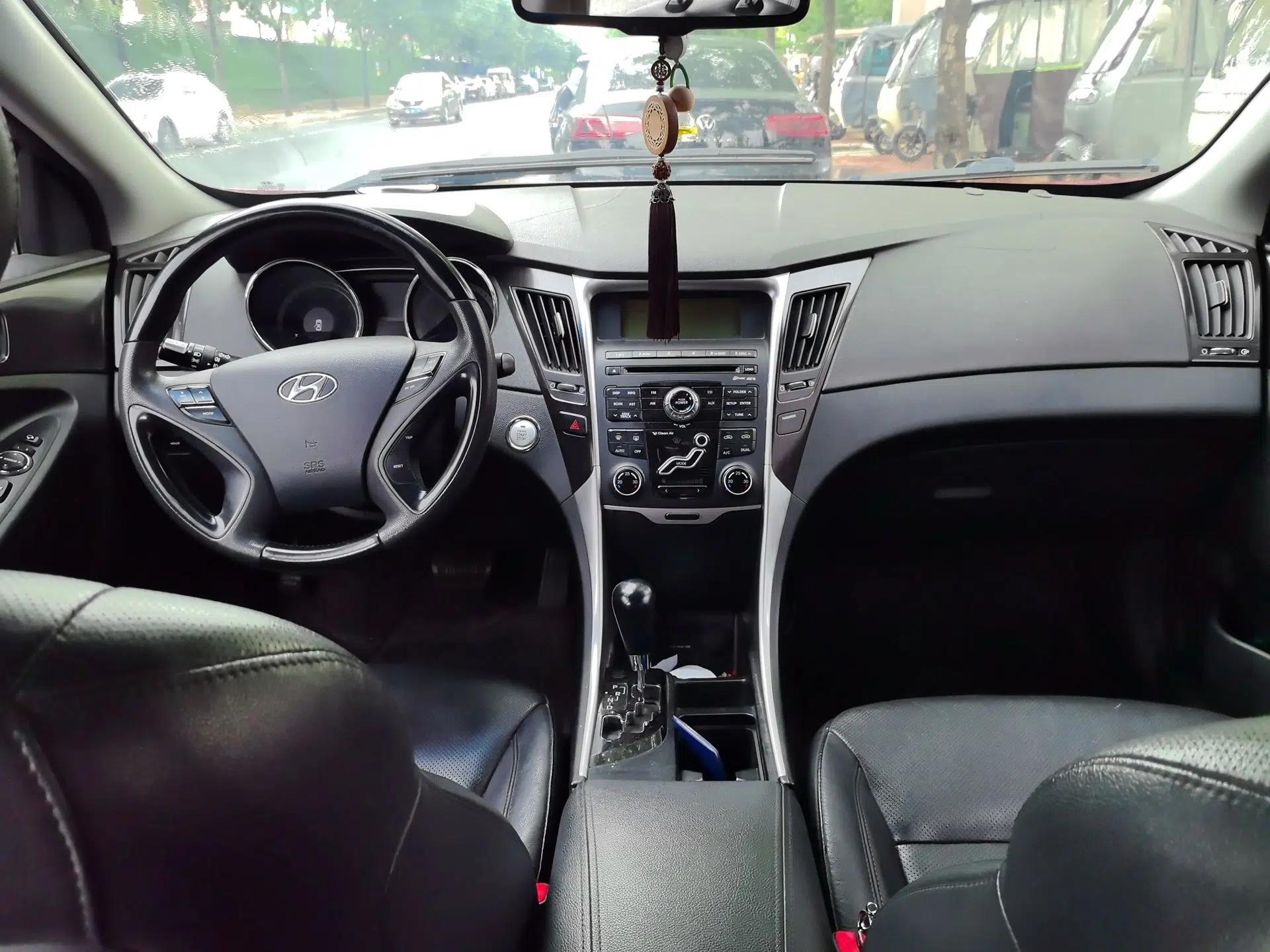 Hyundai Sonata 2011 2.0L Automatic Supreme Edition — миниатюра 10