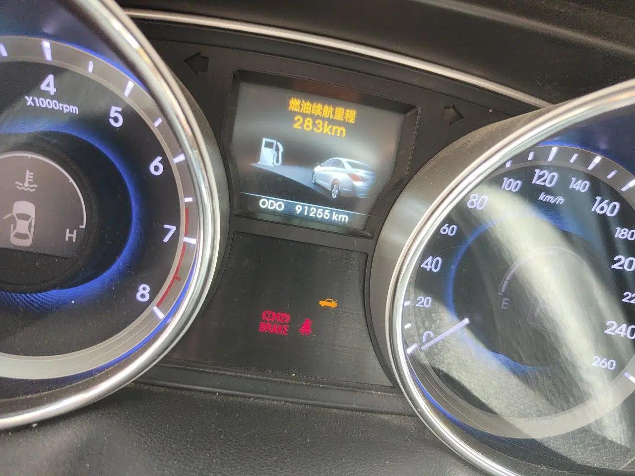 Hyundai Sonata 2011 2.0L Automatic Luxury Edition — миниатюра 13